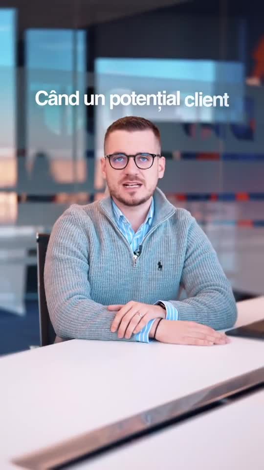 Cadru din materialul „Un specialist care răspunde la o întrebare”: Filmare la birou, cu subtitrări și un card final care rezumă ideile.